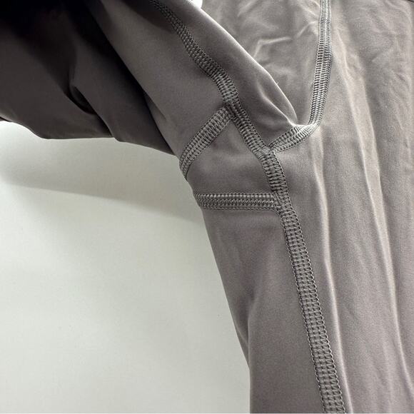Peloton Gray Mid Rise Raw Unfinished Hem Cropped Leggings Sz M - Picture 5 of 10